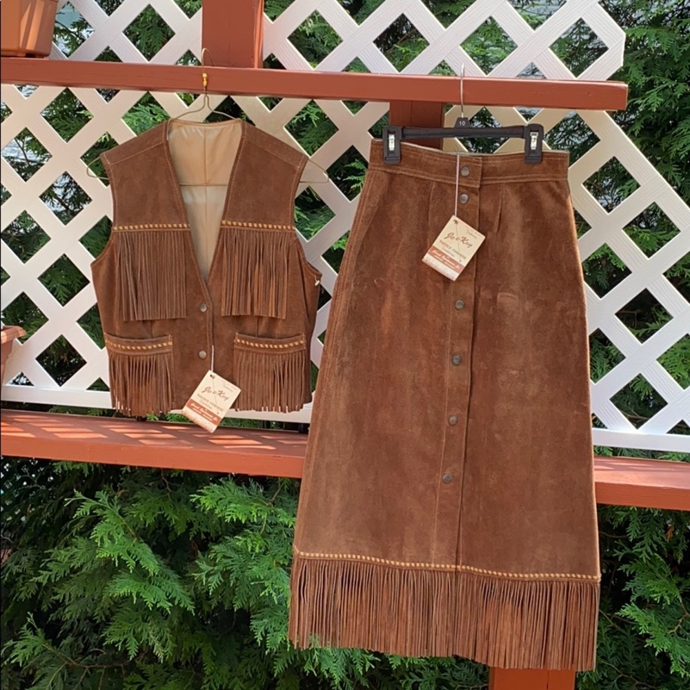 Jo-o-Kay 💯 sueded cowhide fringed vest & skirt